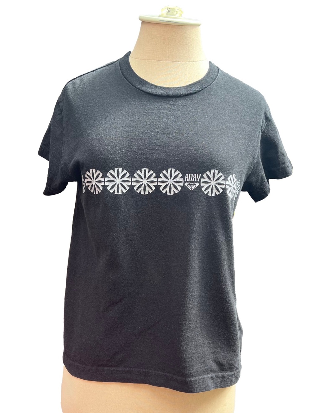 Vintage Roxy Quicksilver Snowflake Tee Size Medium